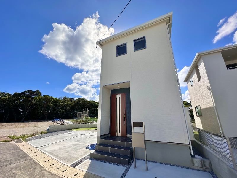New 4LDK House with Storage Room in Uruma, Okinawa for Sale - Thumbnail 3