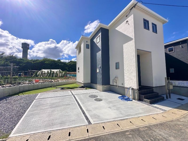 New 4LDK House with Storage Room in Uruma, Okinawa for Sale - Image 1