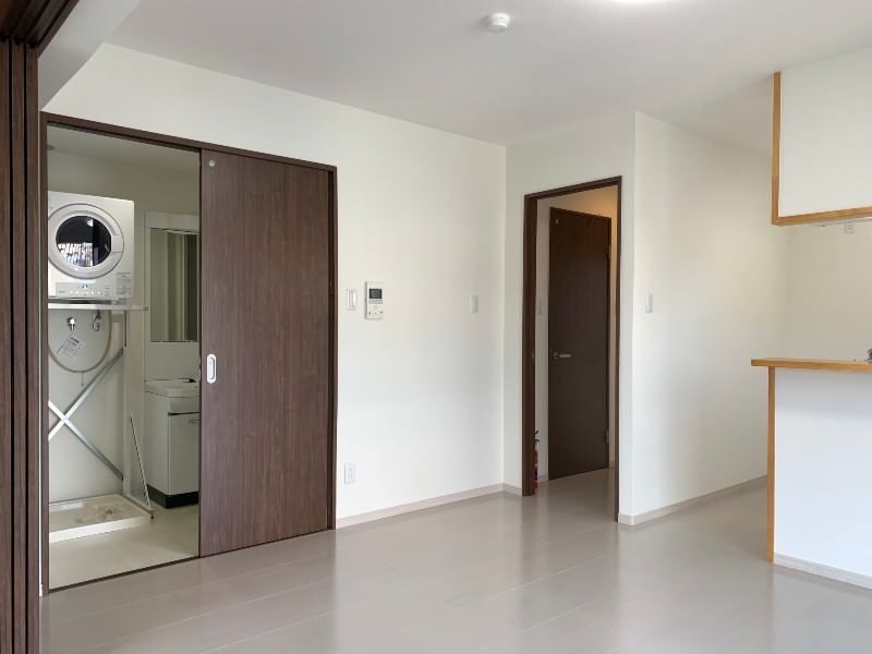 Pet-Friendly 1LDK Apartment for Rent in Urasoe, Okinawa - Thumbnail 4
