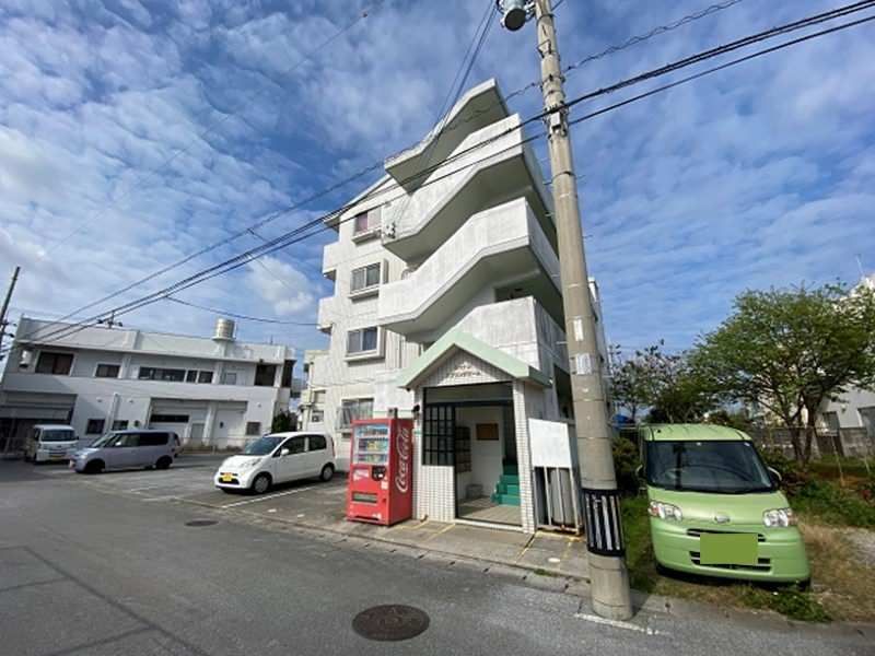 Chateau Spring Home 1K Apartment for Rent in Uruma City, Okinawa - Thumbnail 3