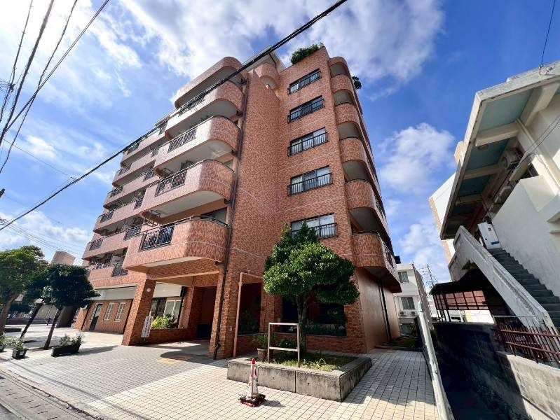 Renovated 2LDK Apartment for Sale in Naha's Takara District - Thumbnail 2