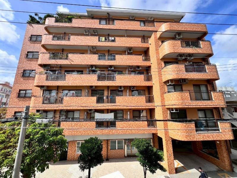 Renovated 2LDK Apartment for Sale in Naha's Takara District - Thumbnail 3