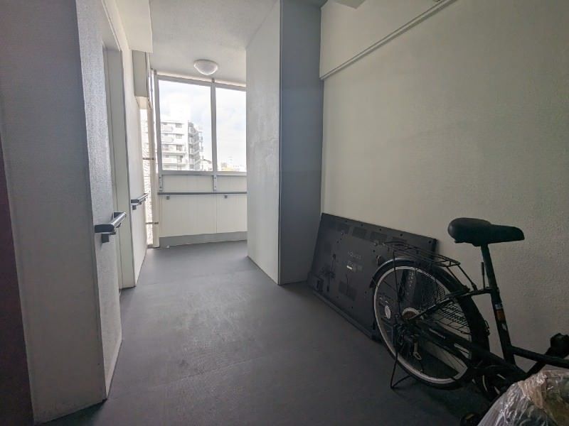 2LDK Apartment with Island Kitchen & Balcony near Tsubogawa Station, Naha - Thumbnail 4