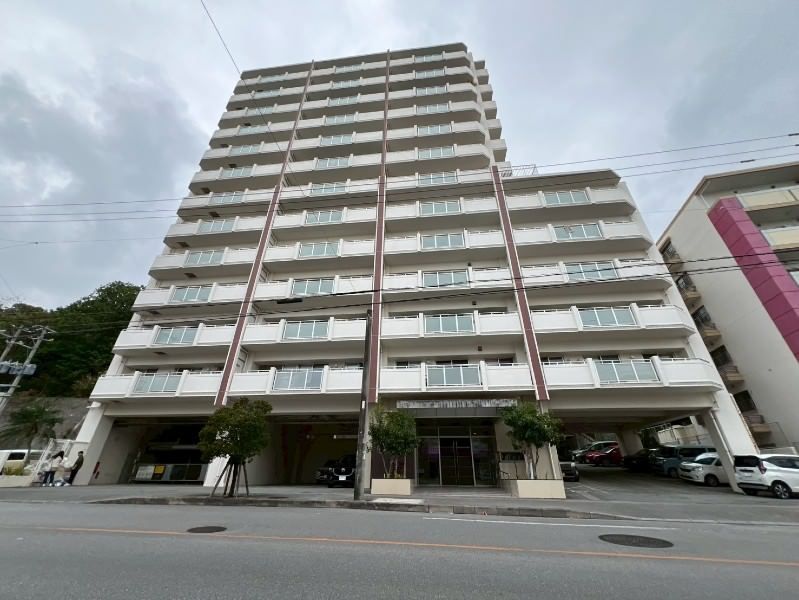 Reve Shuri Ishimine Tower 3LDK Apartment for Sale in Naha - Image 1
