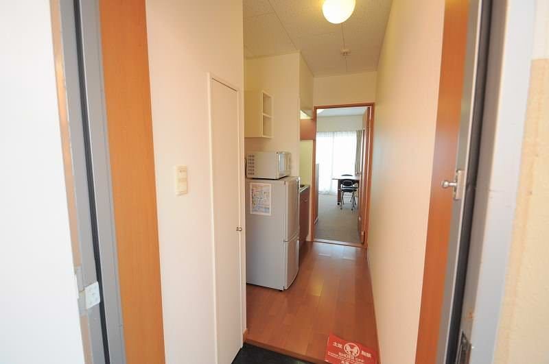 Leopalres Toyomi 1K Apartment for Rent in Tomigusuku, Okinawa - Thumbnail 2