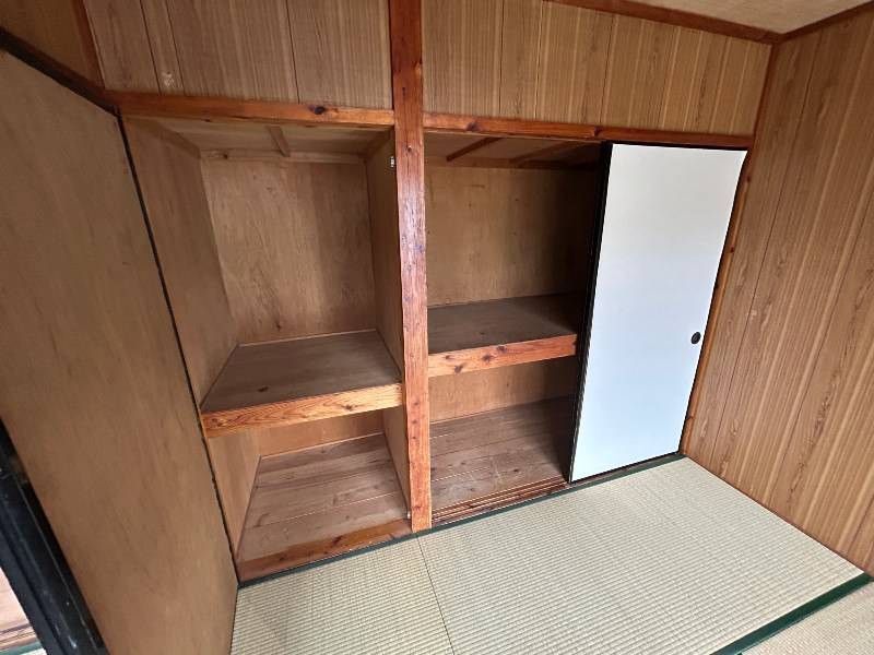 2K Apartment for Rent in Yonabaru, Okinawa - 38,000 Yen - Thumbnail 3