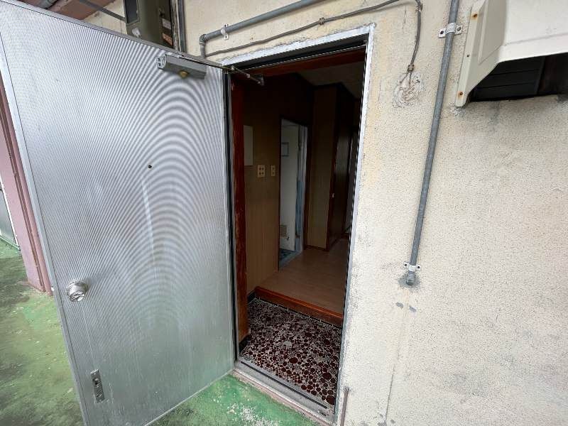 2K Apartment for Rent in Yonabaru, Okinawa - 38,000 Yen - Thumbnail 2