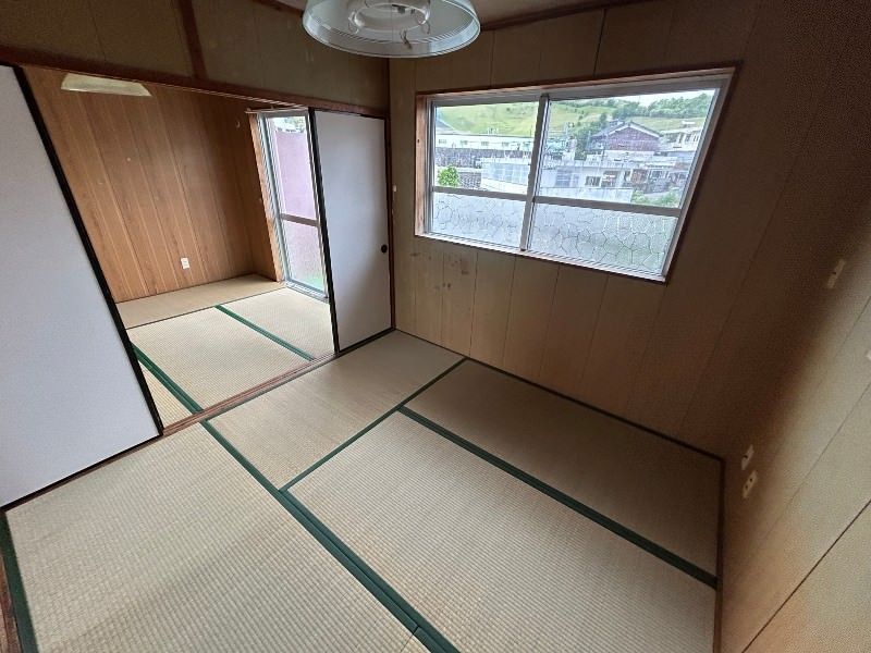 2K Apartment for Rent in Yonabaru, Okinawa - 38,000 Yen - Thumbnail 4