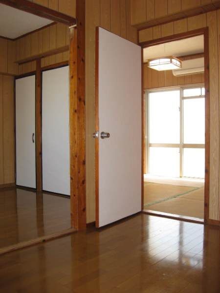 2DK Apartment for Rent in Urasoe City, Okinawa - Thumbnail 3