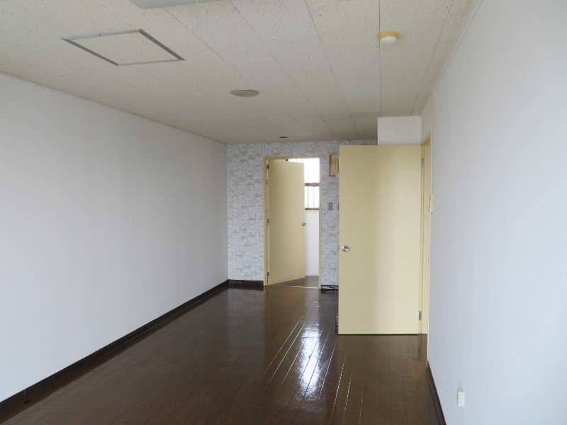 3LDK Pet-Friendly Apartment for Rent in Uruma, Okinawa - Thumbnail 4
