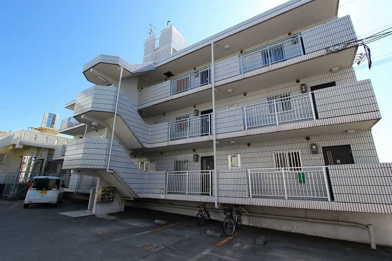 White House 202 2LDK Apartment for Rent in Urasoe, Okinawa - Thumbnail 2