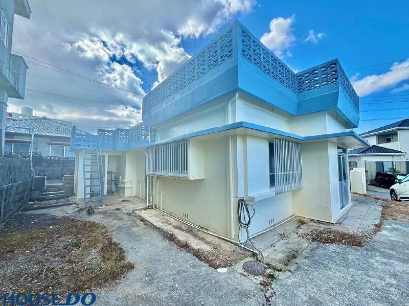 1R House with Rooftop & Garden for Rent in Okinawa City - Thumbnail 2