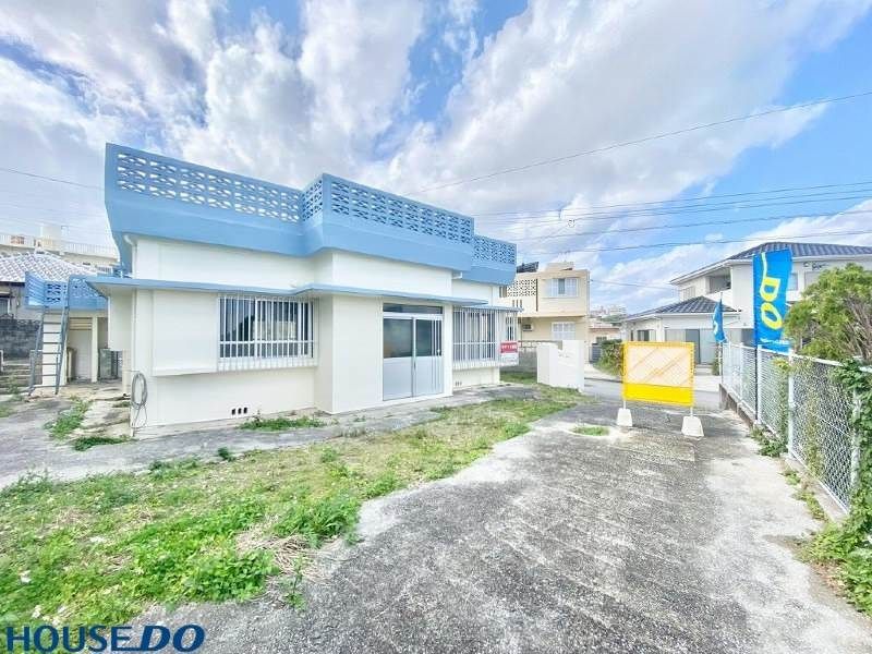 1R House with Rooftop & Garden for Rent in Okinawa City - Thumbnail 3