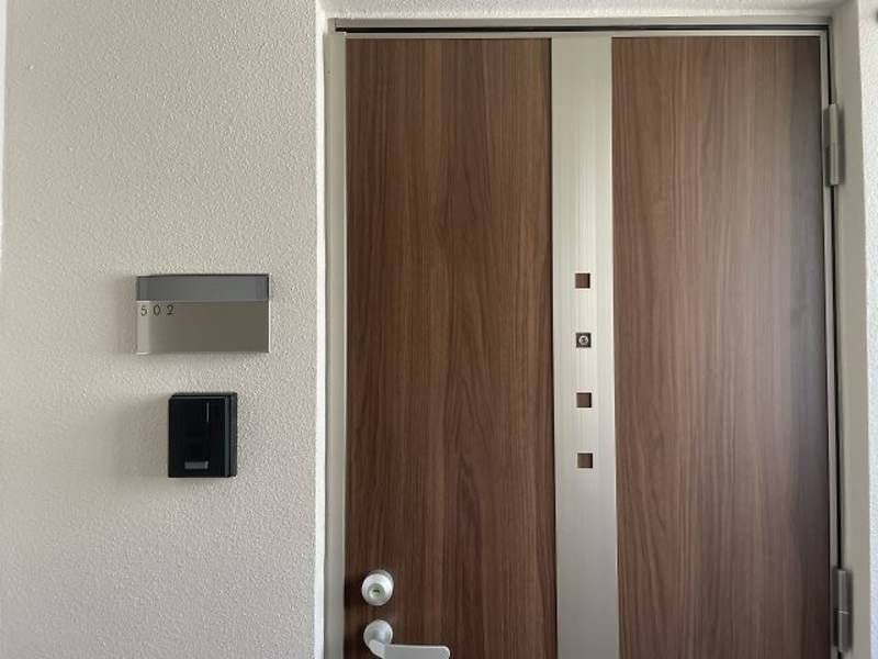 Modern 1K Apartment for Rent in Naha, Okinawa with Auto-Lock - Thumbnail 3