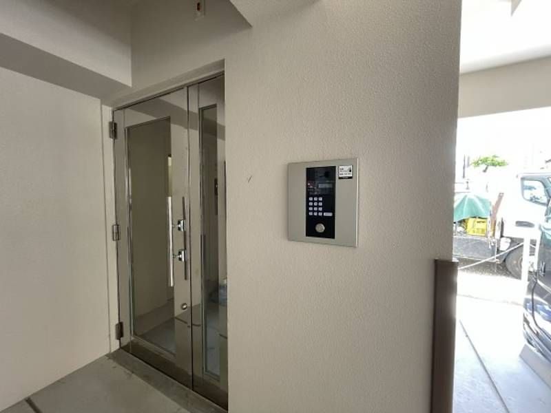 Modern 1K Apartment for Rent in Naha, Okinawa with Auto-Lock - Thumbnail 4
