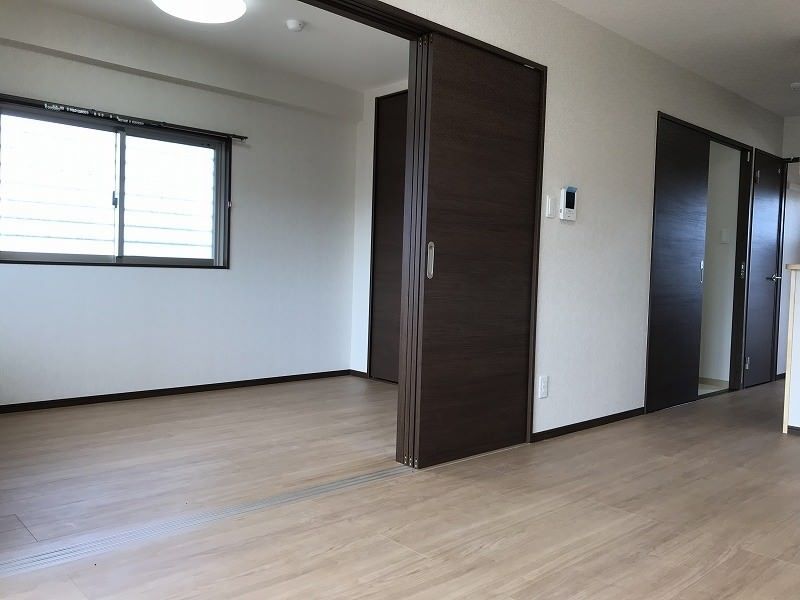 Terrace Sunlight 1LDK Apartment for Rent in Tomigusuku, Okinawa - Thumbnail 4