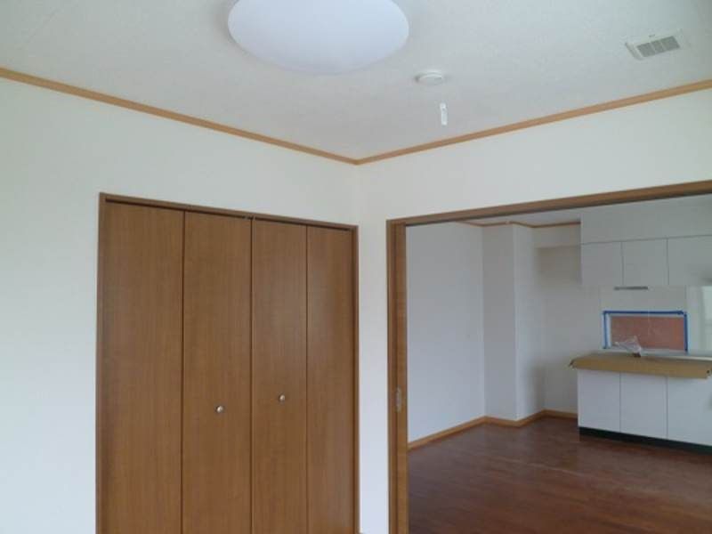 Rental Apartment in Urasoe Izu, Okinawa - 2LDK, EV Charger - Thumbnail 4