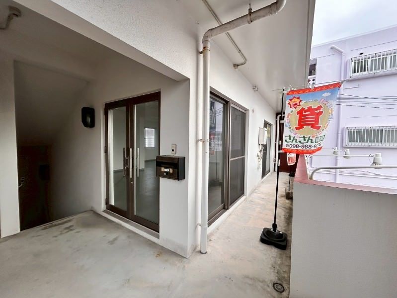 MI Building 2F Shop/Office for Rent in Awase, Okinawa City - Thumbnail 4