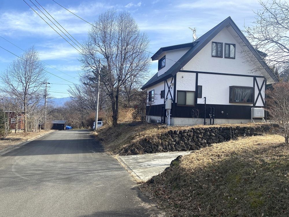 Villa with Yatsugatake & Alps Views in Yamataka, Yamanashi - Thumbnail 3