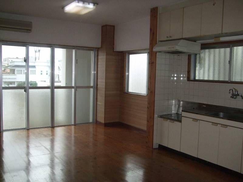 Sunayama Mansion 2LDK Apartment for Rent in Urasoe, Okinawa - Thumbnail 2