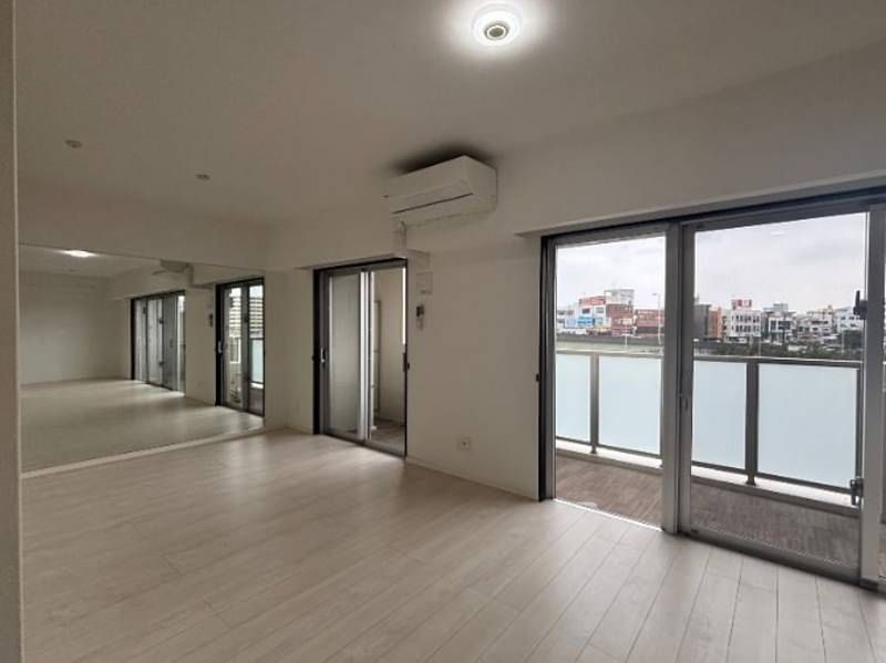 Modern 2LDK Apartment for Rent in Urasoe, Okinawa - Thumbnail 4