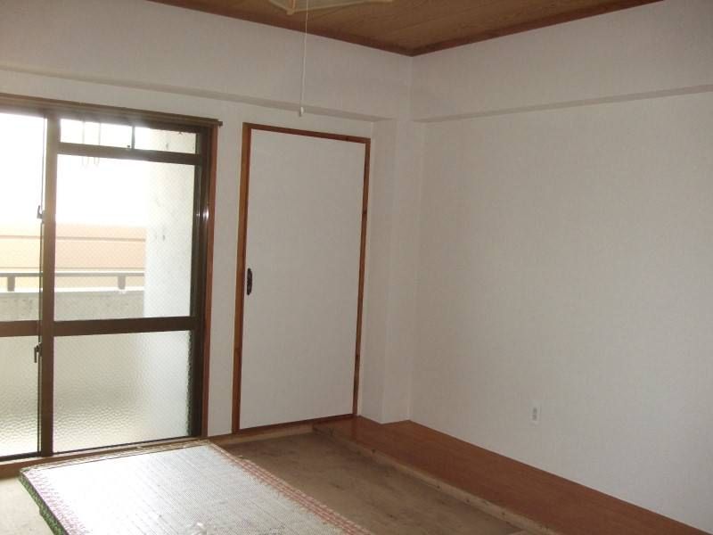 Co-op Miyazato 2DK Rental Apartment in Urasoe, Okinawa - Thumbnail 3