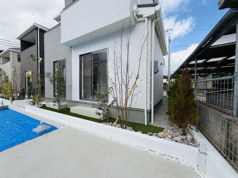 New 4LDK House in Okinawa City with Walk-in Closet & 3 Parking - Thumbnail 2