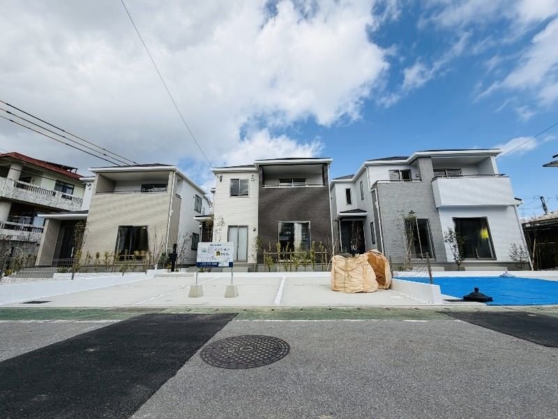 New 4LDK House in Okinawa City with Walk-in Closet & 3 Parking - Thumbnail 3