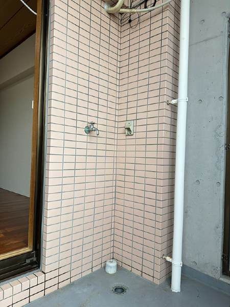 Chateau Momoyama 3DK Apartment for Rent in Okinawa City - Thumbnail 4