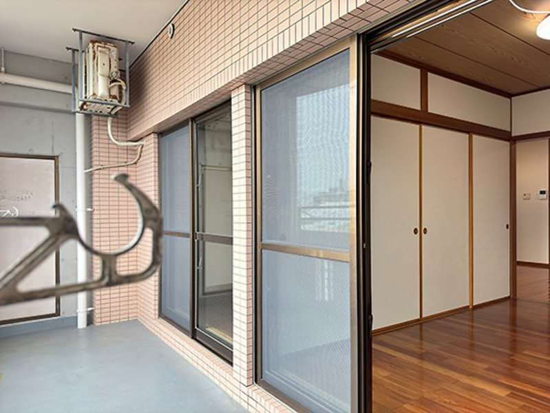 Chateau Momoyama 3DK Apartment for Rent in Okinawa City - Thumbnail 3