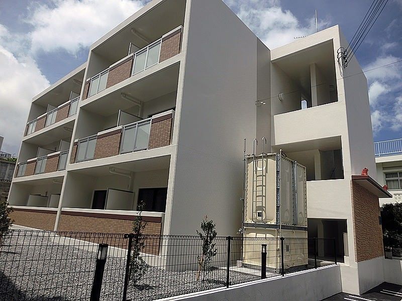 Fully Furnished 1K RC Apartment in Urasoe, Okinawa - Image 1