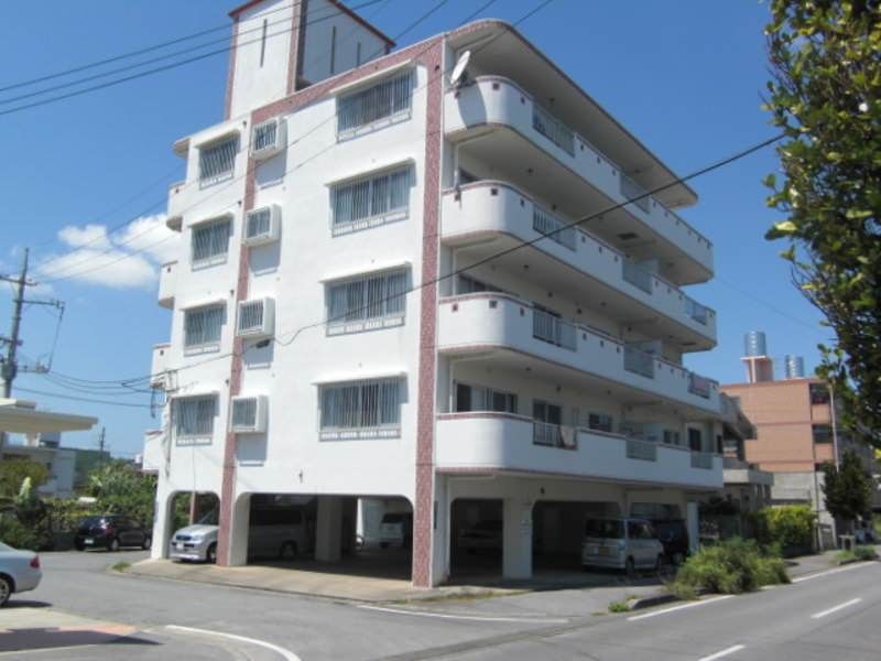 5LDK Ocean View Apartment for Rent in Okinawa City - Thumbnail 2