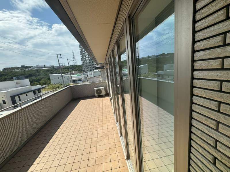 5LDK Ocean View House for Sale in Rinkai, Okinawa - Thumbnail 2