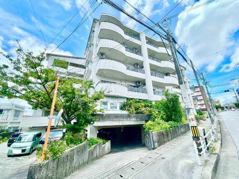 Renovated 2LDK Apartment in Naha, Okinawa | Courte Village Hanatagawa - Thumbnail 2