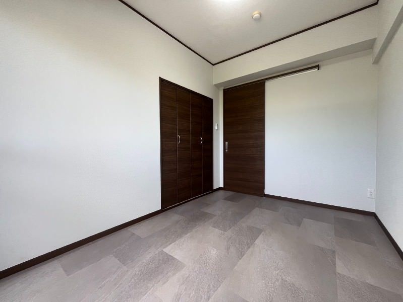 1LDK Apartment for Rent in Minamomomohara, Okinawa City - Thumbnail 2