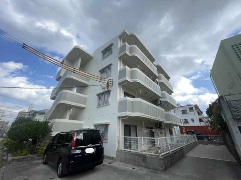 2LDK Apartment for Rent in Ameku, Naha, Okinawa with 2 Parking Spaces - Thumbnail 2