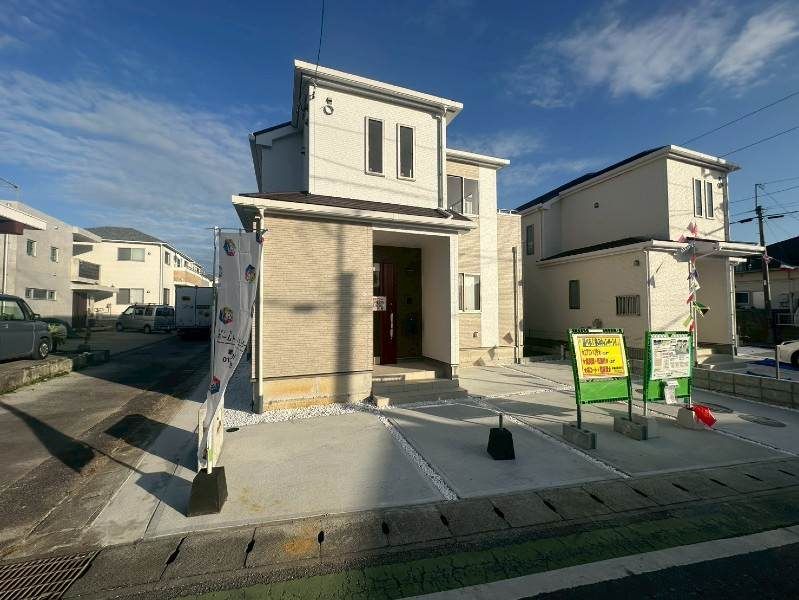 New 2025 4LDK House for Sale in Yomitan Village, Okinawa - Thumbnail 4