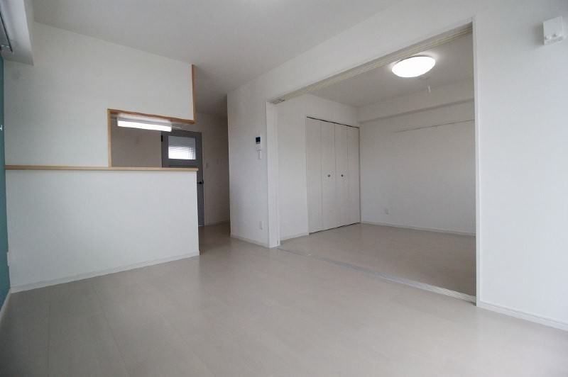 1LDK Apartment for Rent in Ginowan, Okinawa with Free Internet - Thumbnail 2