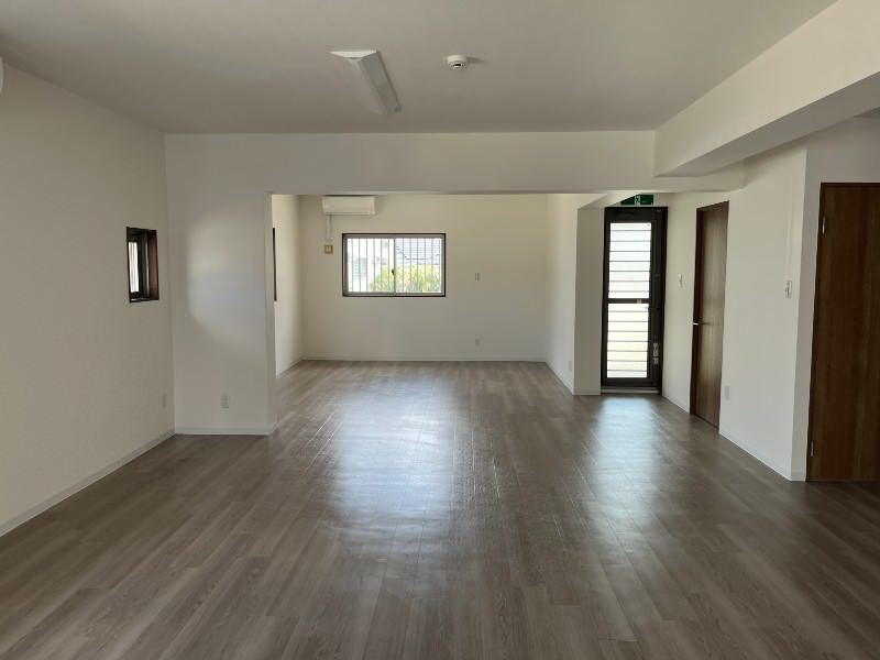 Commercial Space for Rent in Ginowan, Okinawa's Uchidomari Area - Thumbnail 4