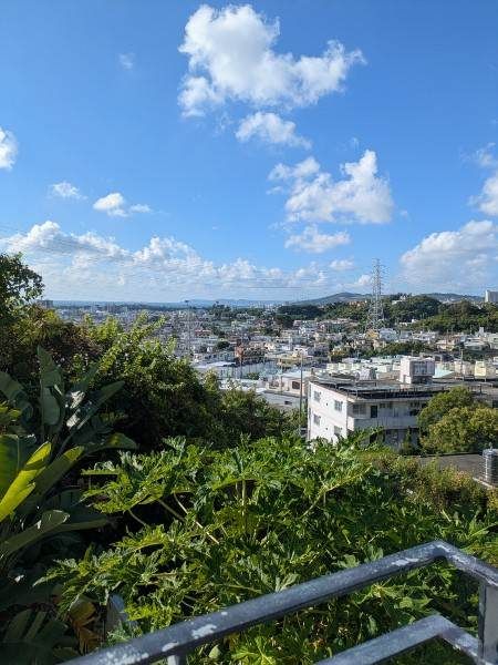 Spacious 3LDK Hilltop House with Garden in Okinawa City - Thumbnail 2