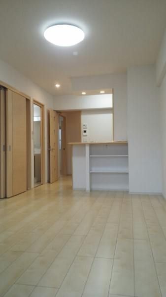 2LDK Apartment for Rent in Okinawa City | Chateau Ufuzato Unit 202 - Thumbnail 4
