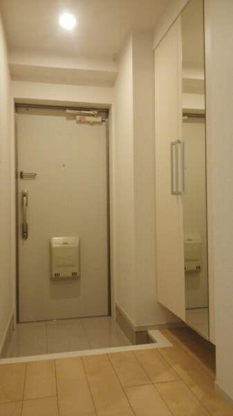 2LDK Apartment for Rent in Okinawa City | Chateau Ufuzato Unit 202 - Thumbnail 3