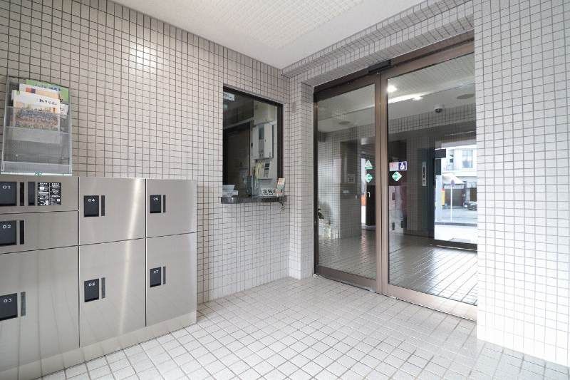 Renovated 2LDK Condo with Panoramic Views in Okinawa City - Thumbnail 3