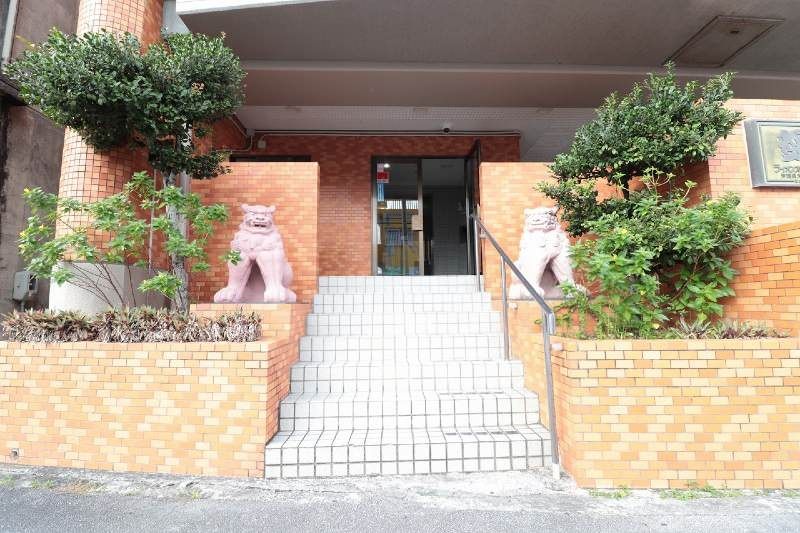 Renovated 2LDK Condo with Panoramic Views in Okinawa City - Thumbnail 2