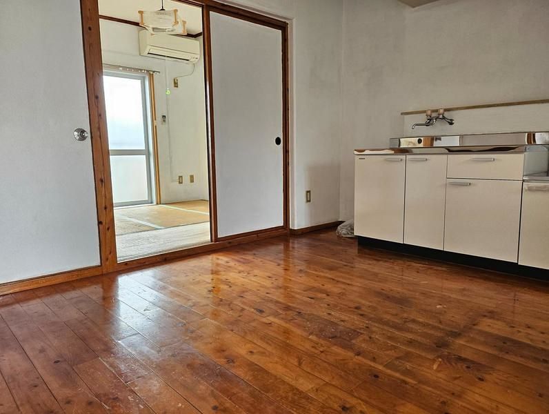 Spacious 3DK Apartment for Rent in Okinawa City Chibana - Thumbnail 2