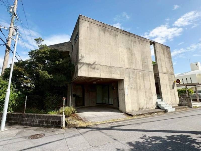 Designer 4LDK House for Sale in Awase, Okinawa City - Thumbnail 2