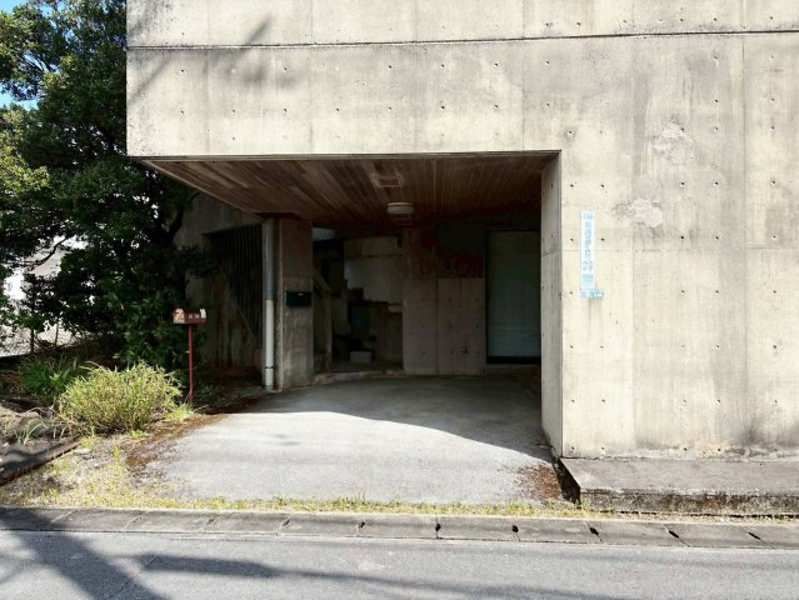 Designer 4LDK House for Sale in Awase, Okinawa City - Thumbnail 3