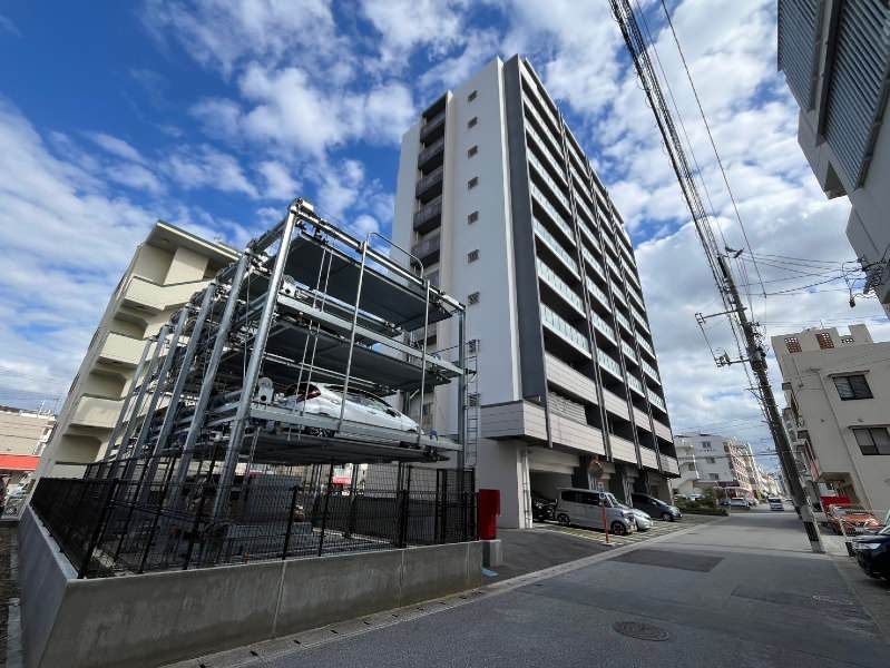3LDK Top-Floor Condo with Balcony Views in Naha, Okinawa - Thumbnail 3