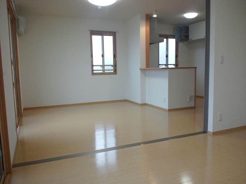Le Ciel Chatan 2LDK Apartment for Rent in Okinawa - Thumbnail 3