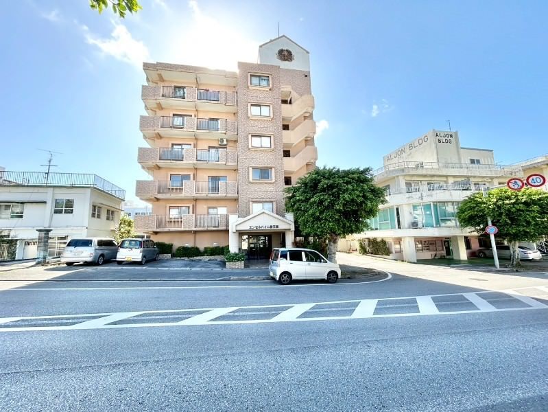 Renovated 3LDK Apartment in Ginowan City, Okinawa for Sale - Thumbnail 2